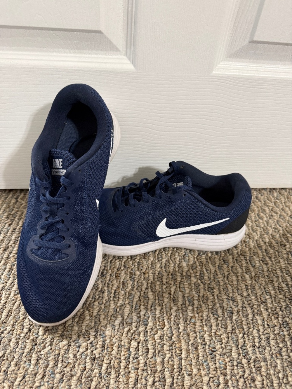 Nike navy blue tennis shoes